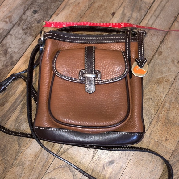 Dooney and Bourke messenger bag - Picture 2 of 4